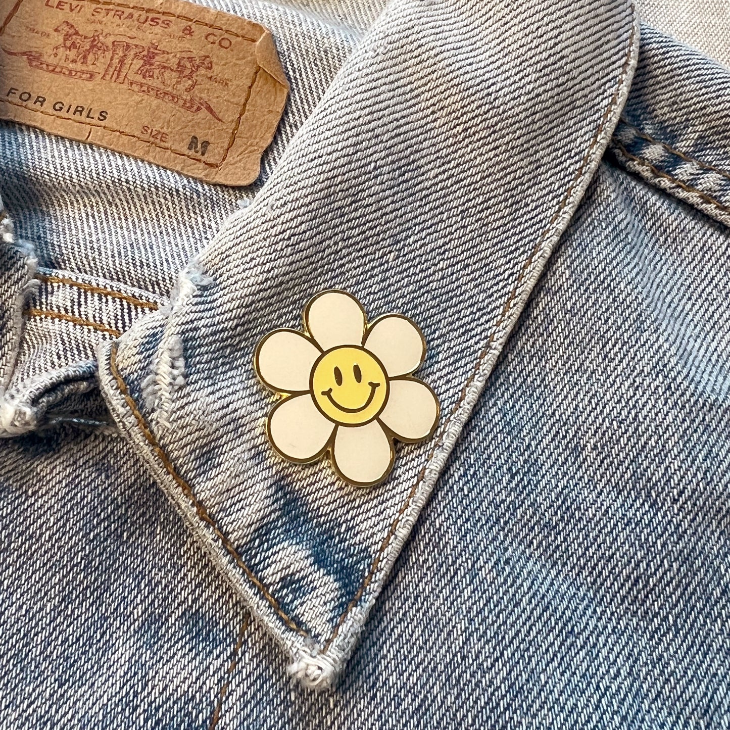 Smiley Daisy Enamel Pin